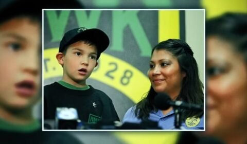 CHILD Hides in Bathroom With Sister, Calls 911 and Yells