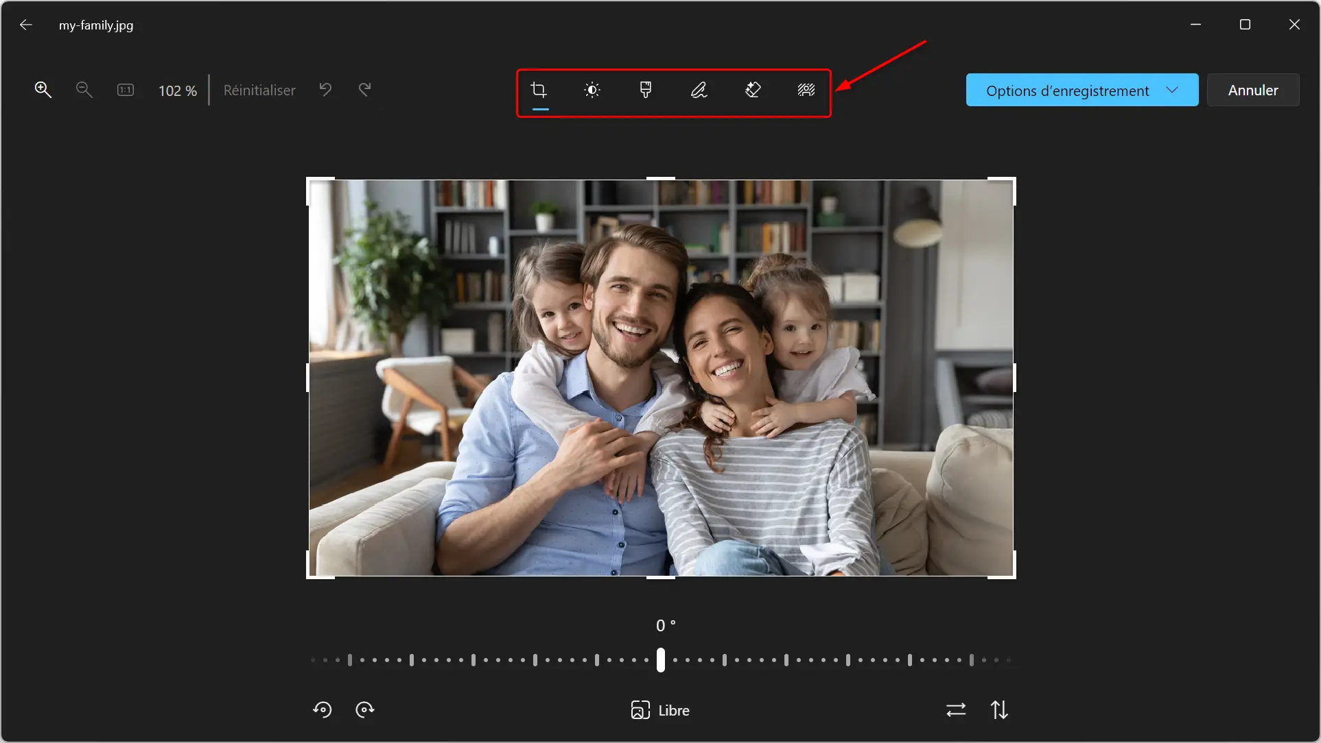 Interface de l'application Photos sur Windows 11 affichant les outils d'édition disponibles, tels que le recadrage et la correction des couleurs.