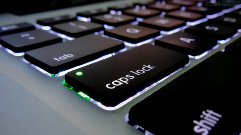 touche verr maj synchronisee monde.webp