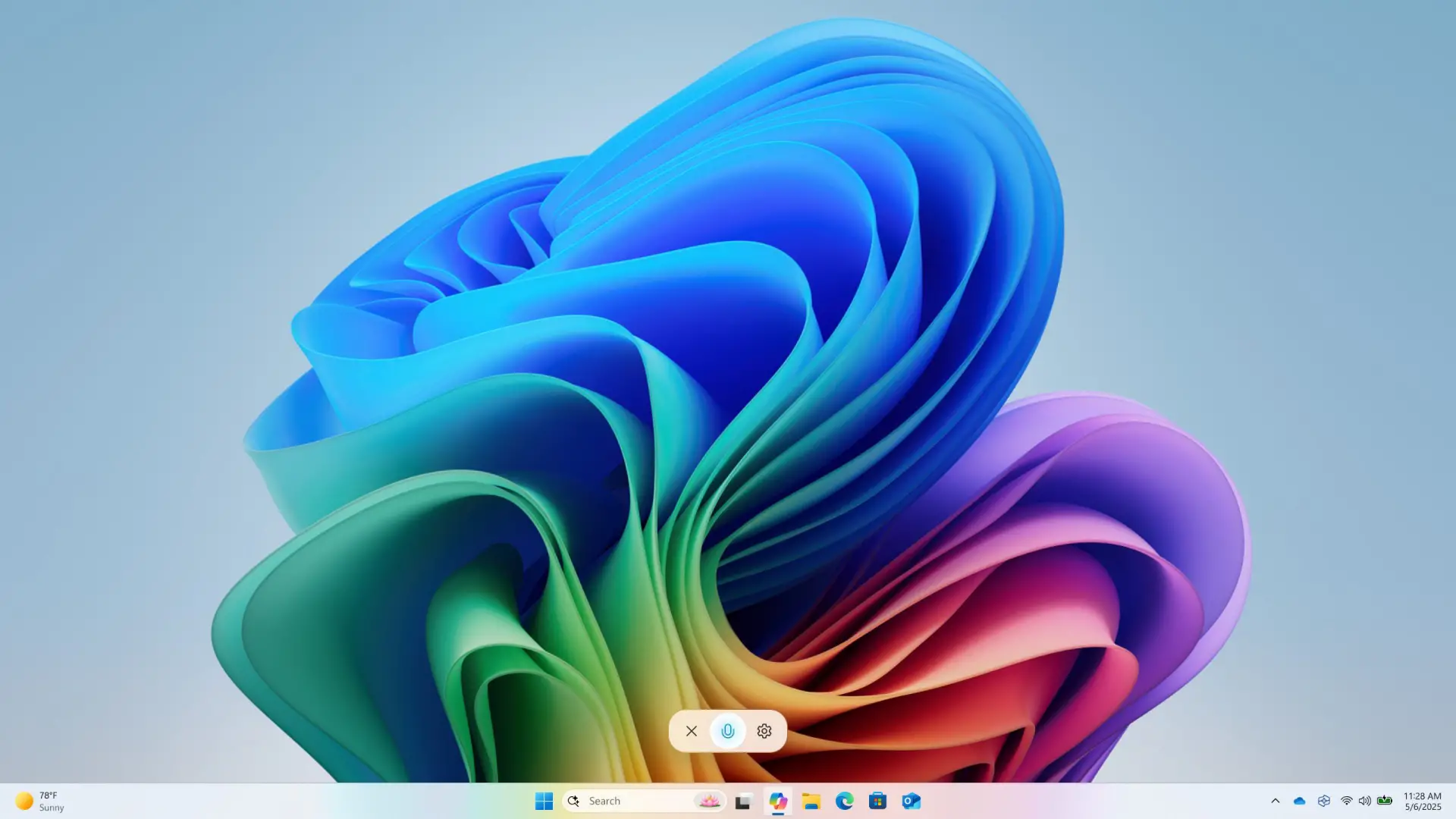Copilot Mini-Window sur Windows 11 avec l'icône microphone activée pour la commande vocale.