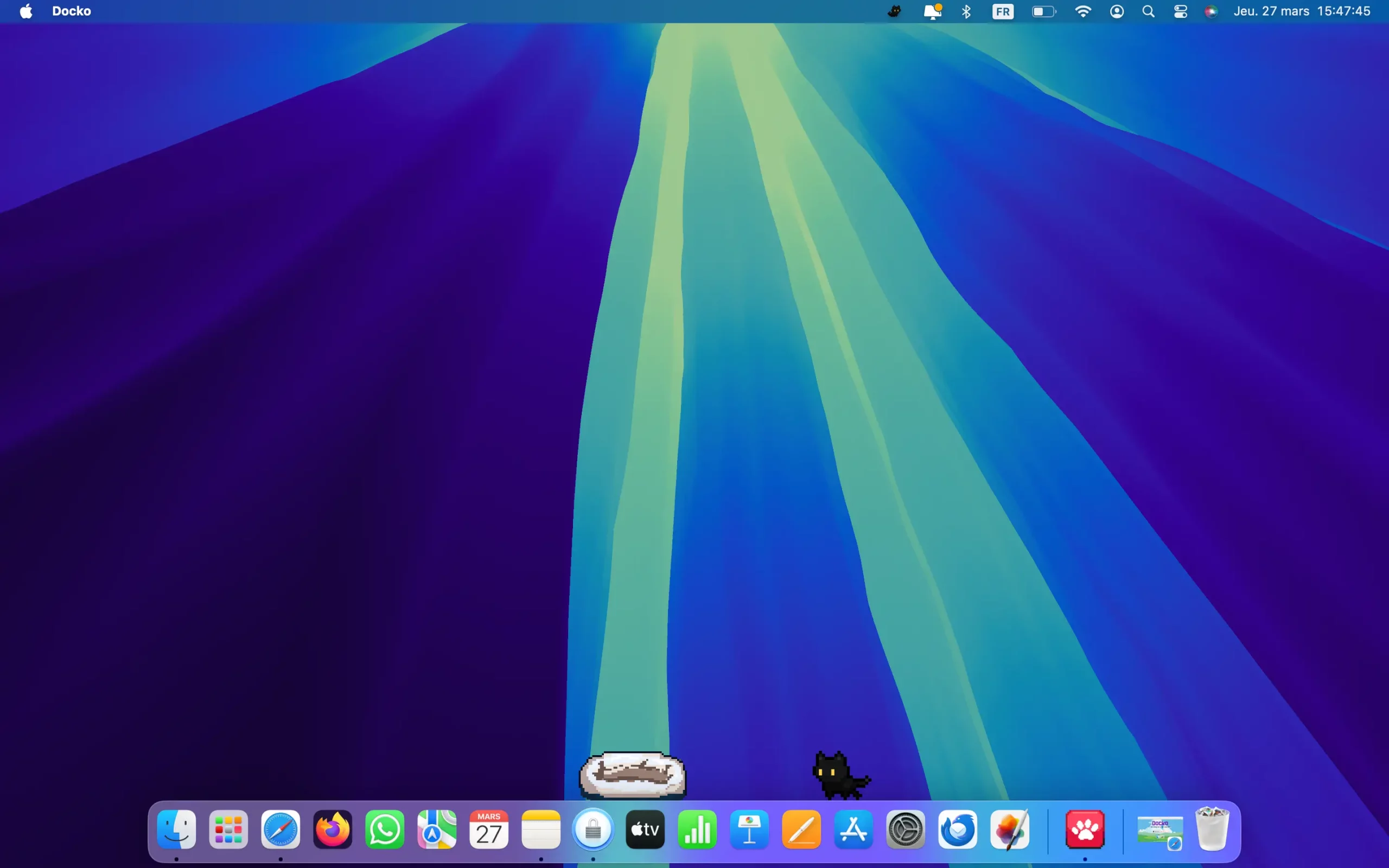 Chat noir pixélé animé dans le quai sur macOS avec un panier à côté