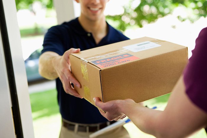 1765579733 Livreur Colis.jpg