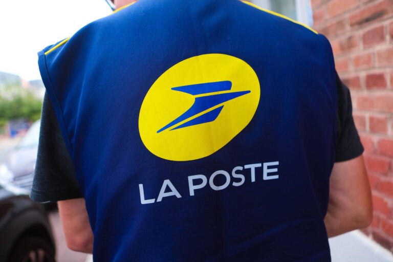 1766596687 La Poste Logo.jpg