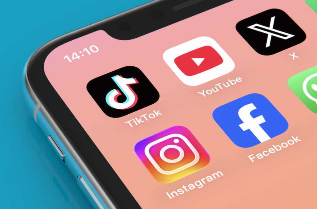 Réseaux sociaux TikTok YouTube X Twitter Instagram Facebook