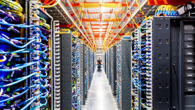 Amazon Data Center Serveurs.jpg