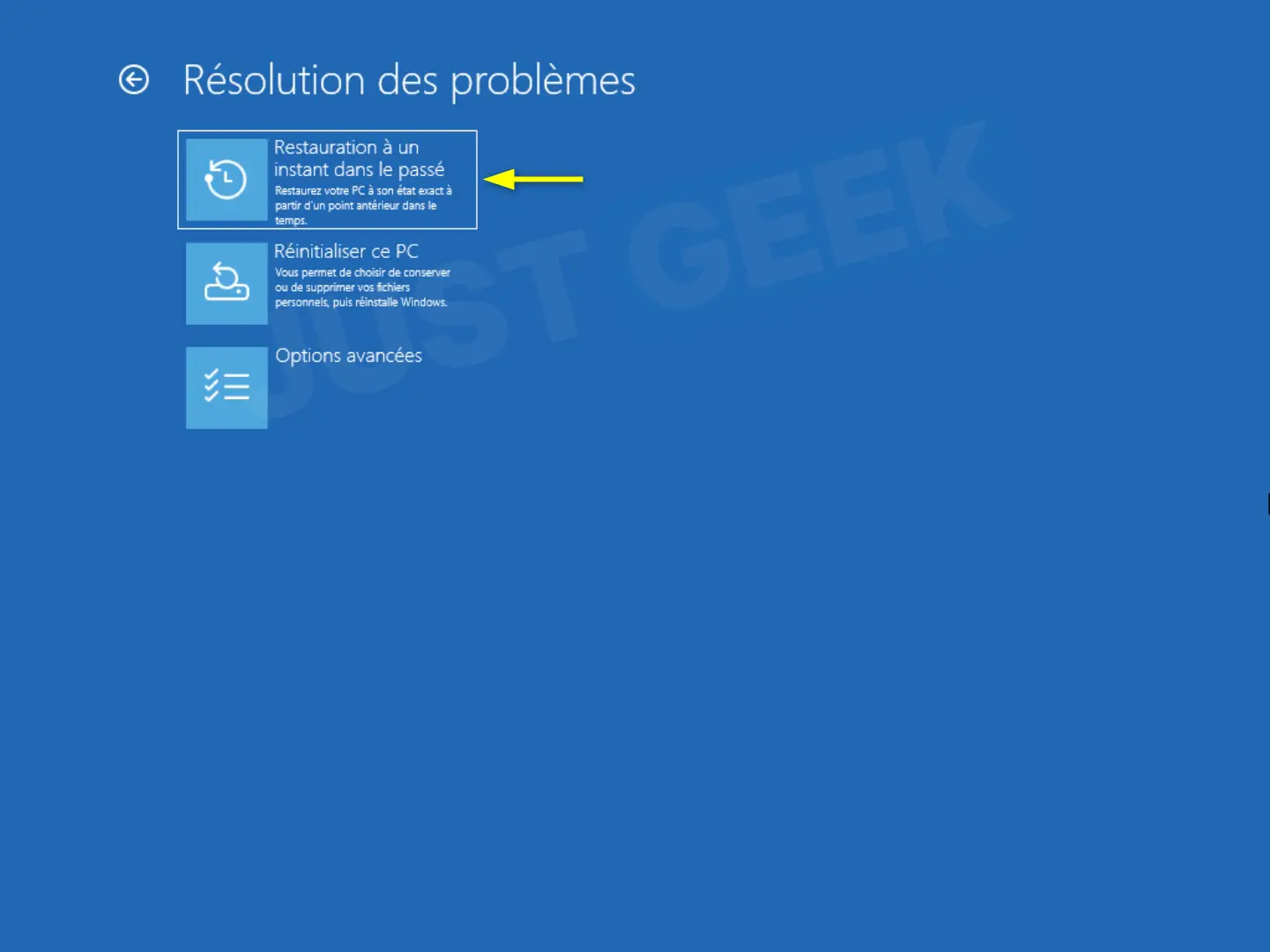 Sélection de la restauration ponctuelle dans l'environnement de récupération Windows (WinRE)