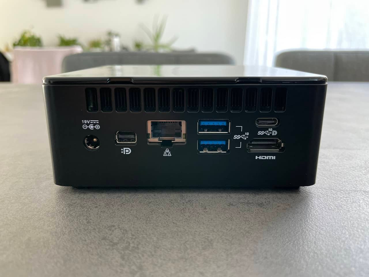 Face arrière du mini PC GEEKOM Mini IT8