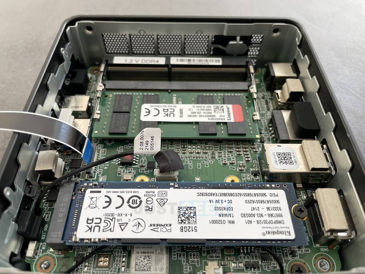 geekom mini it8 mini pc photo interieur 2