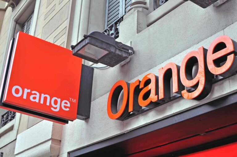 Orange cut a 10 euro discount on the bill is.jpg