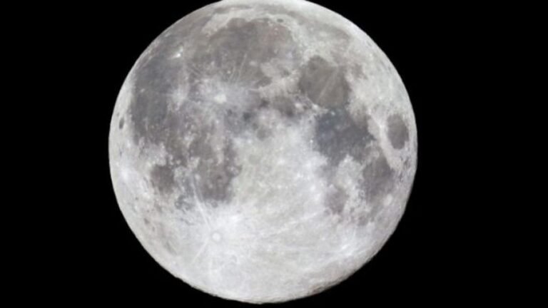 The Moon shrinks again a new study reveals a recent.jpeg