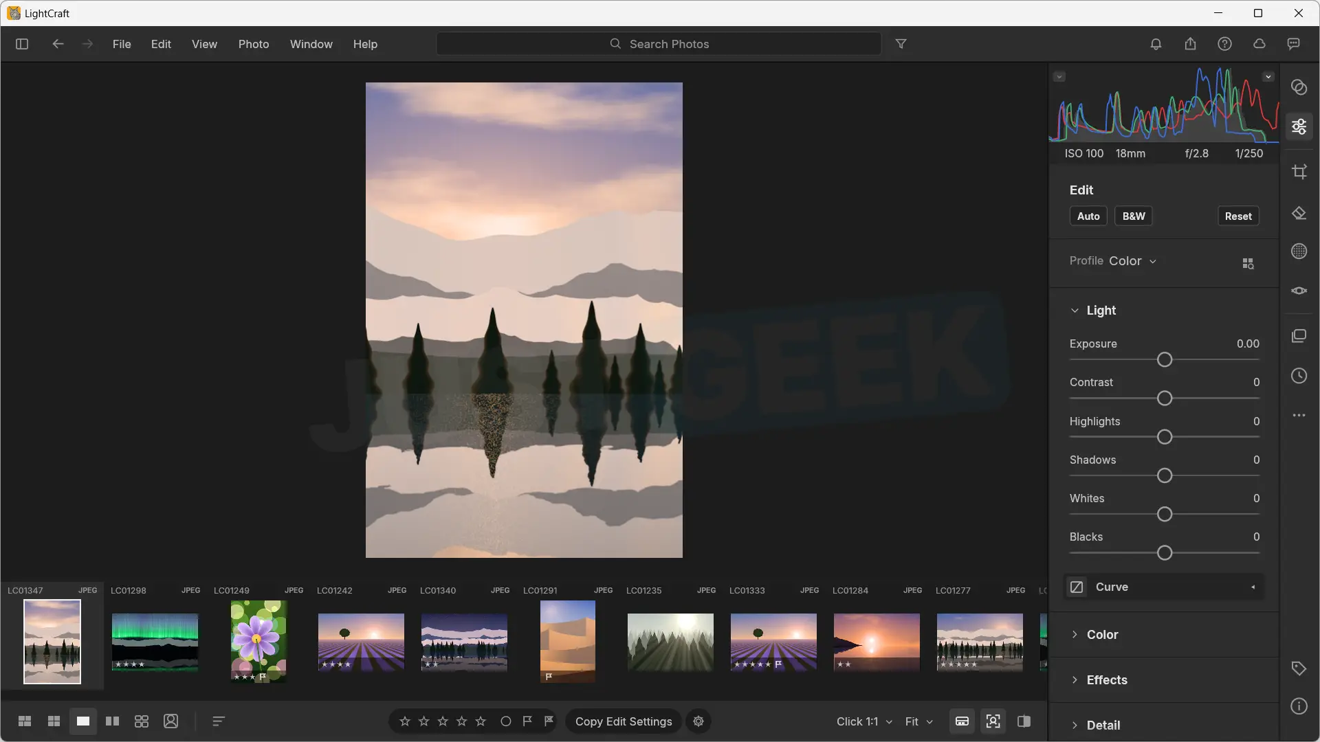 The LightCraft interface displays a photo, image library, and editing settings inspired by Adobe Lightroom.