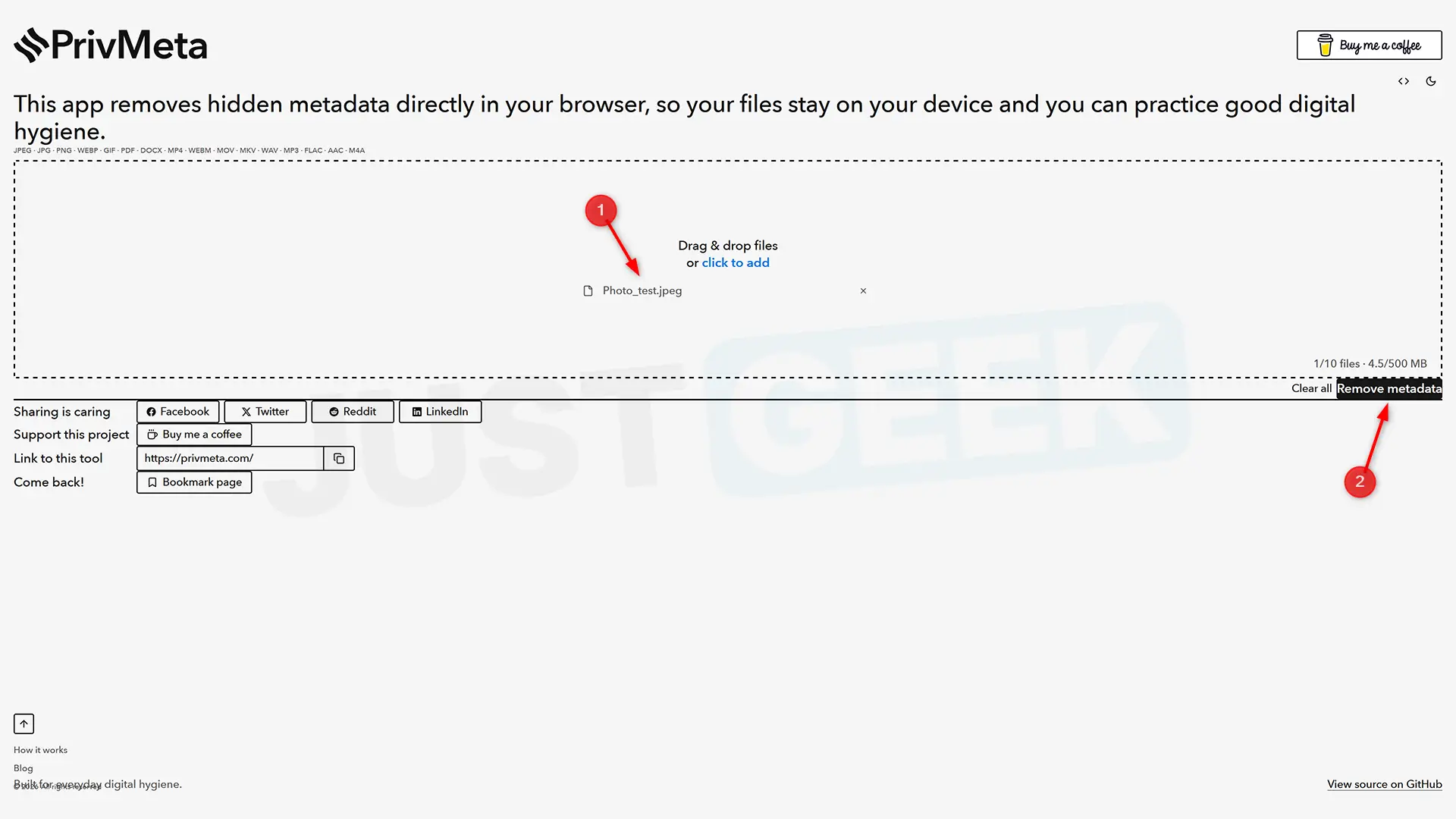 Remove metadata from a photo with the PrivMeta online tool