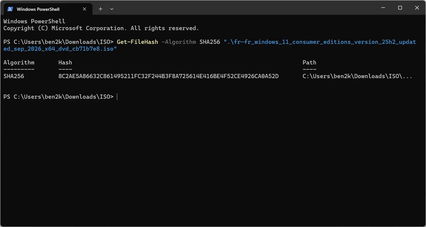 Checking the SHA-256 hash of a Windows 11 25H2 ISO image with the Get-FileHash command in PowerShell